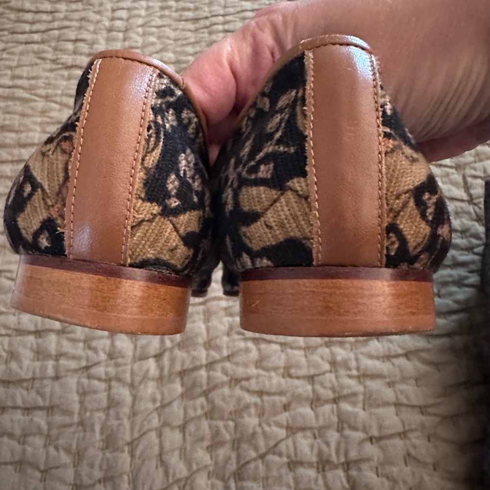 Anthropologie Zalo Needlepoint Tapestry Smoking Slippers size 7 - Picture 2 of 3